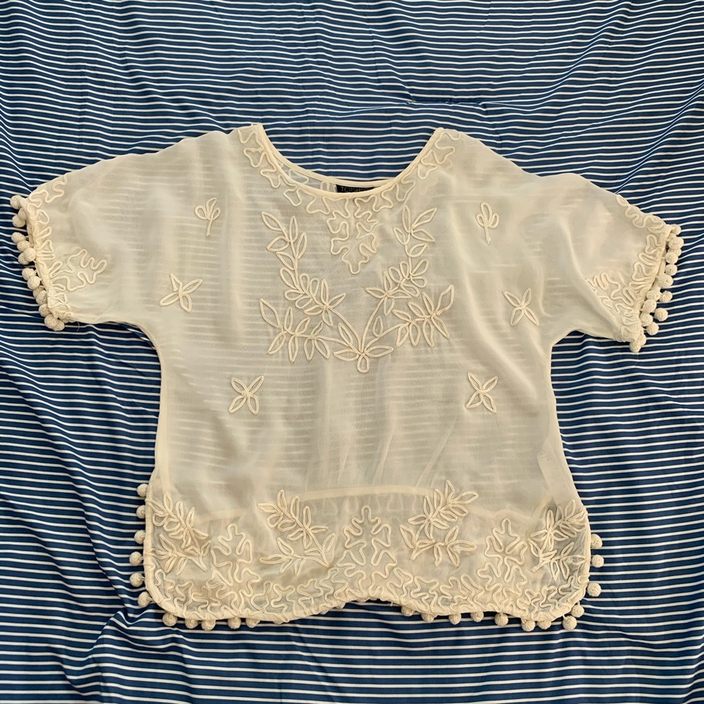 🤪 3 for $25 Top Shop Ivory Mesh Top embroidered